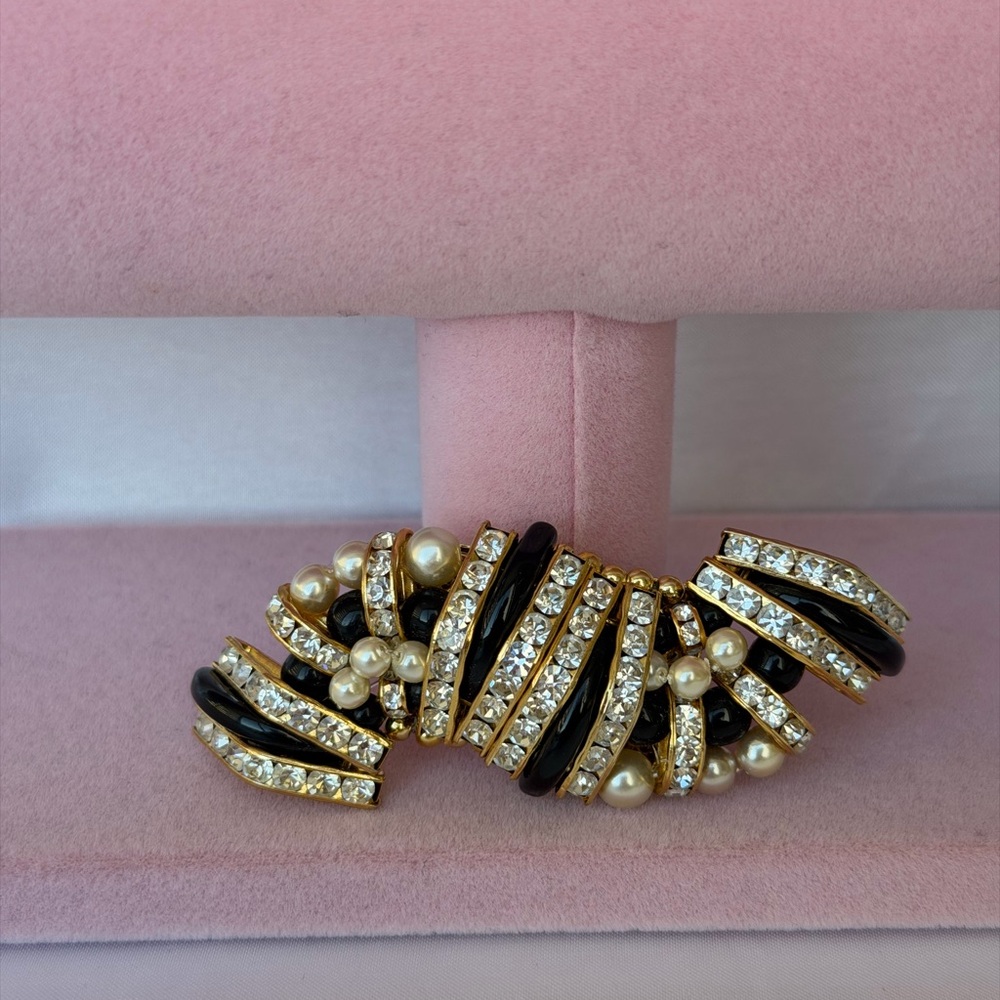Vintage 80s Runway Designer Style Ribbed Clip-On Earrings – Gold-Tone